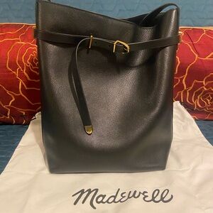 Madewell Black Leather Essential Belted Bucket Tote